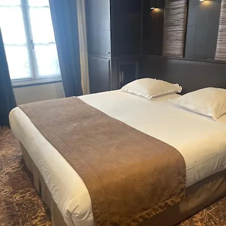 Отель L'adresse 3*