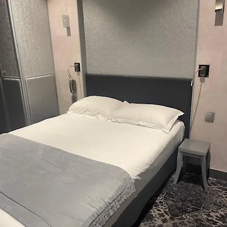 L'adresse Отель Париж