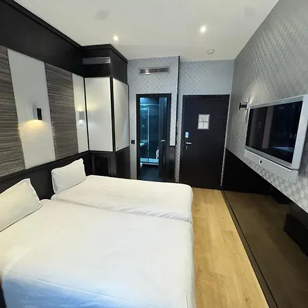 Hotel L'adresse 3*