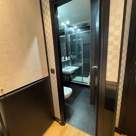 Hotel L'adresse 3*